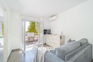 Flat  Port empordà. Bonito apartamento en perfecto estado con solárium, plaza de apa