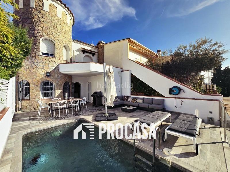 Foto 36c913a3-6db2-4414-8434-c25912d011f7. Xalet amb calefacció aparcament piscina a Port Grec - Port Moxó Empuriabrava