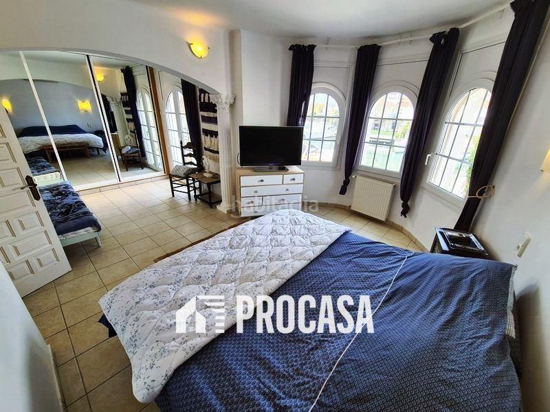 Foto ceab48a9-f355-4b5a-b5b6-80cf44efd7e1. Xalet amb calefacció aparcament piscina a Port Grec - Port Moxó Empuriabrava