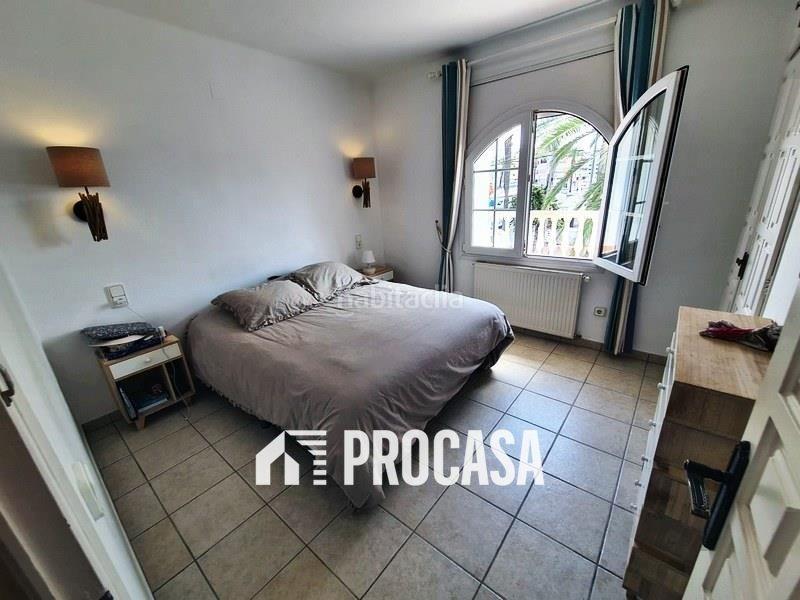 Foto f5bcdc3d-63f3-46fd-9ccd-0e725e7f7768. Xalet amb calefacció aparcament piscina a Port Grec - Port Moxó Empuriabrava