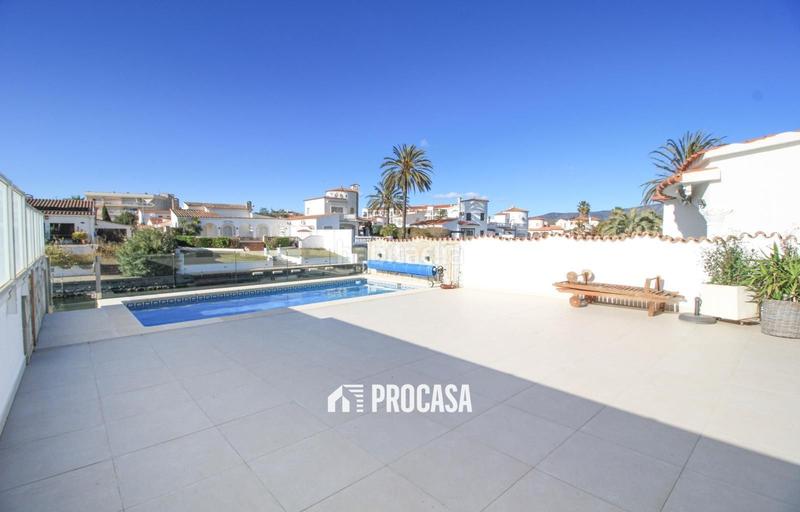 Foto 1aa5199d-9119-4496-bcb9-d97a26de4f3c. Xalet amb calefacció aparcament piscina a Francolí - Freser - Noguera Empuriabrava