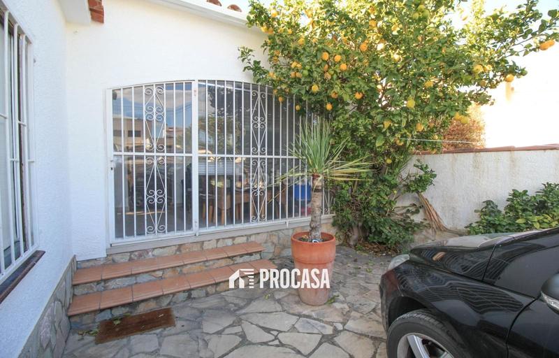 Foto a5ece10c-4fd6-4fe0-a7a8-3aefcdb9e218. Xalet amb calefacció aparcament piscina a Francolí - Freser - Noguera Empuriabrava