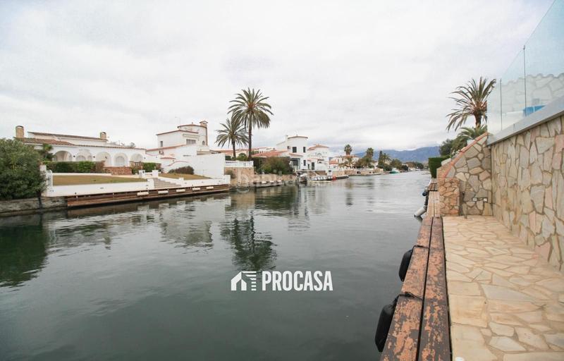 Foto d7b344dc-9710-4974-8ff3-a2e0dab3bcdd. Xalet amb calefacció aparcament piscina a Francolí - Freser - Noguera Empuriabrava