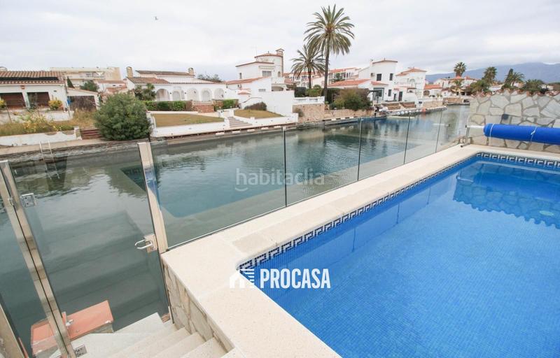 Foto e443e42d-e534-4f4a-86bb-00687e5b1d9a. Xalet amb calefacció aparcament piscina a Francolí - Freser - Noguera Empuriabrava