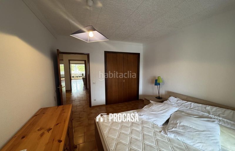 Foto 1c090a1b-e04c-467a-b57b-7fab4046776b. Piso apartamento con vistas al puerto y amarre privado en Empuriabrava