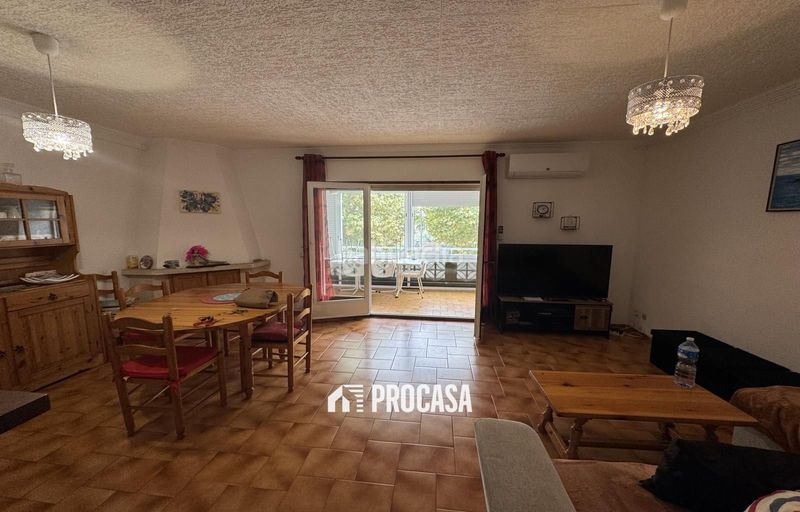 Foto 1d0150dd-c05c-4ff8-bead-16395c5f1b9c. Piso apartamento con vistas al puerto y amarre privado en Empuriabrava