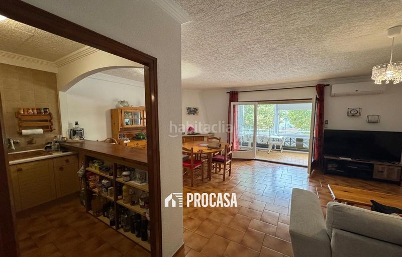 Foto 2b46036b-8d49-429a-89c2-a83cfc6b2b3b. Piso apartamento con vistas al puerto y amarre privado en Empuriabrava