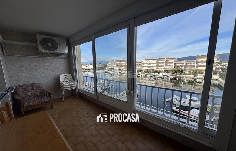 Foto 2d4d95f4-cf4d-4a30-93bb-7d89bc771401. Piso apartamento con vistas al puerto y amarre privado en Empuriabrava