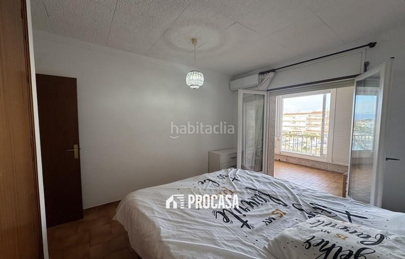 Foto 63c5a56e-c512-49d1-aa64-173eff71c2b1. Piso apartamento con vistas al puerto y amarre privado en Empuriabrava