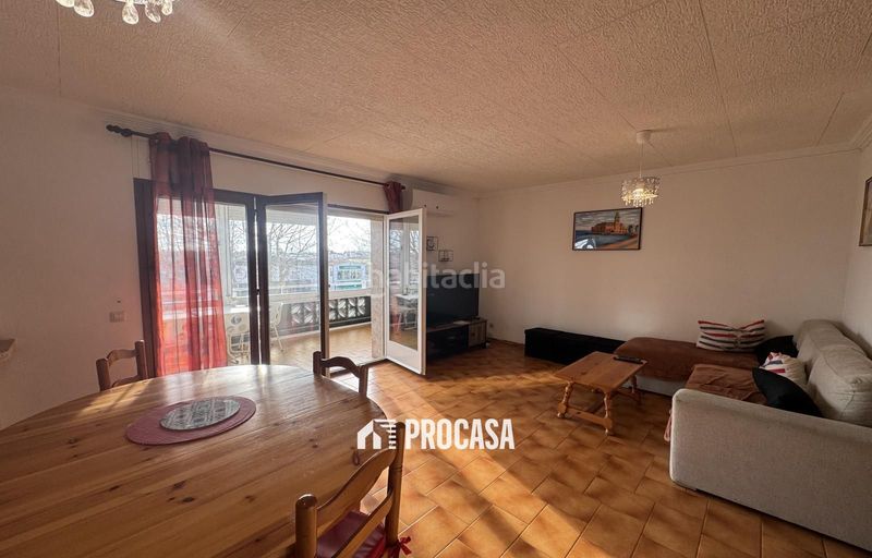 Foto 6969d15c-1a3e-4419-a981-84f08fdfbac4. Piso apartamento con vistas al puerto y amarre privado en Empuriabrava