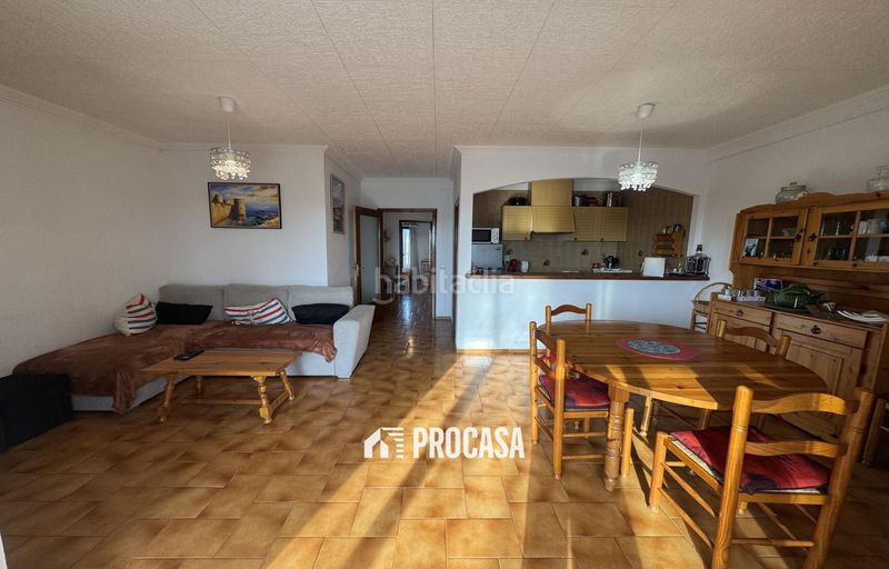 Foto a6dc0f5a-66d6-4e77-8b3d-18800afe8092. Piso apartamento con vistas al puerto y amarre privado en Empuriabrava