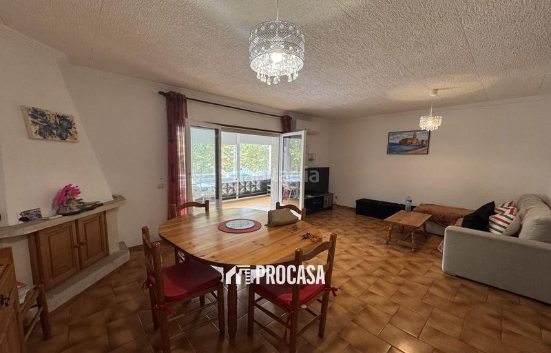 Foto c18b46fe-6d77-4660-8477-2fc5034dba05. Piso apartamento con vistas al puerto y amarre privado en Empuriabrava