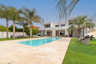 Chalet  Peni. Exclusiva villa  canal principal de empuriabrava, 24 m de amarre