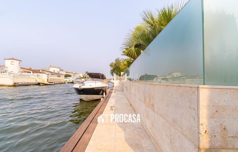 Foto 02f02ba4-347c-4828-b1b7-c8880fc2d18e. Xalet amb calefacció aparcament piscina a Peni Empuriabrava