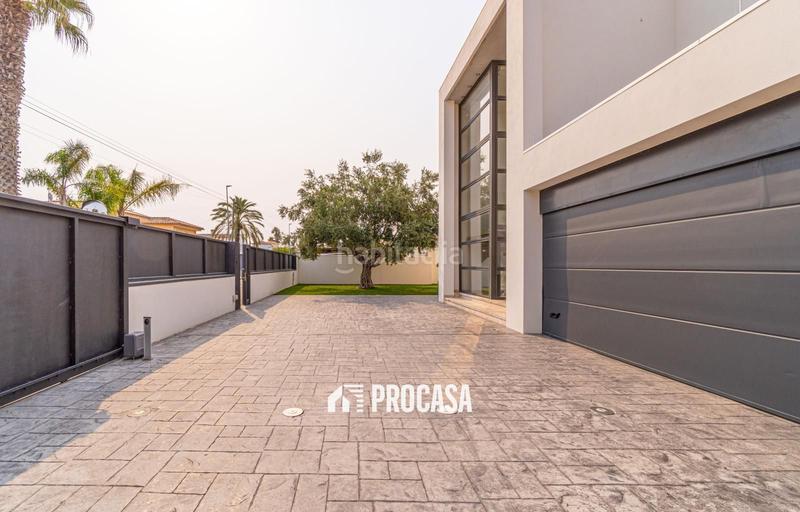 Foto 534cdf00-d621-41ca-8ef6-8bcc8f038b62. Xalet amb calefacció aparcament piscina a Peni Empuriabrava