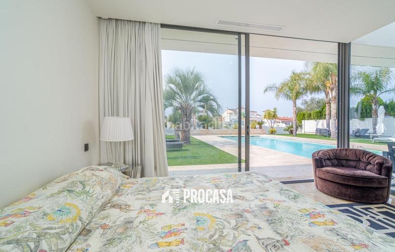 Foto 6826c8ce-d5e4-4b39-9c32-82101bf71cb4. Xalet amb calefacció aparcament piscina a Peni Empuriabrava