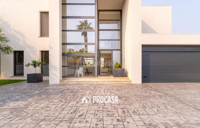 Foto af7d7d8f-1df1-4425-ad60-0db8b3e47259. Xalet amb calefacció aparcament piscina a Peni Empuriabrava