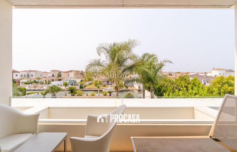 Foto b1bf194b-2b15-4f56-bced-ded3343b4dfd. Xalet amb calefacció aparcament piscina a Peni Empuriabrava