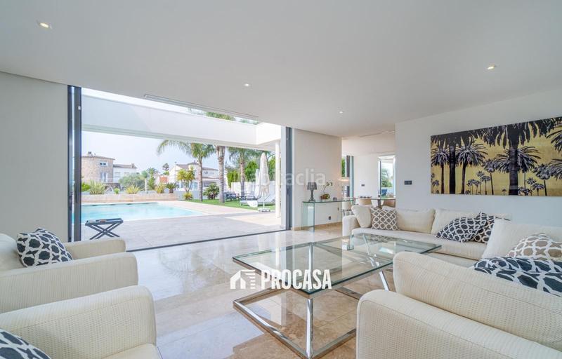 Foto d87dfc49-740d-4354-8a54-7b76318475fa. Xalet amb calefacció aparcament piscina a Peni Empuriabrava