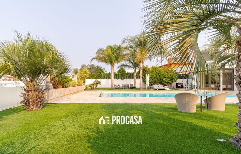 Foto e70642b0-ec02-49b4-b82c-593b51602baa. Xalet amb calefacció aparcament piscina a Peni Empuriabrava