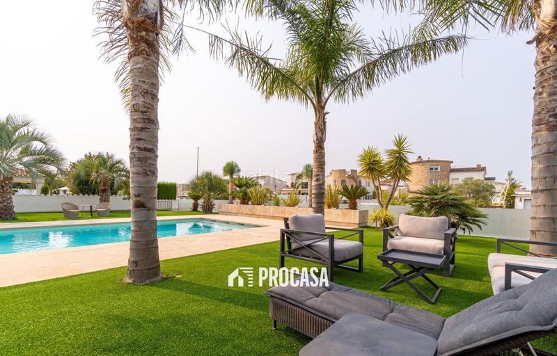 Foto f2db155f-f6bd-4509-b9ce-78d8ee83a0fc. Xalet amb calefacció aparcament piscina a Peni Empuriabrava