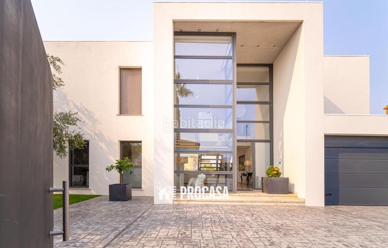 Foto f483674a-ba3f-4ac4-b66b-cf77014e69ad. Xalet amb calefacció aparcament piscina a Peni Empuriabrava