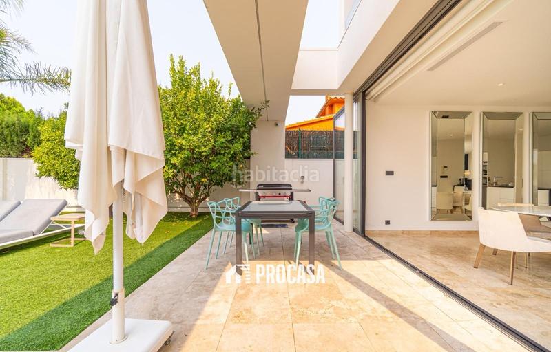 Foto f596baf1-83ec-404c-9b94-2565cf8c737d. Xalet amb calefacció aparcament piscina a Peni Empuriabrava