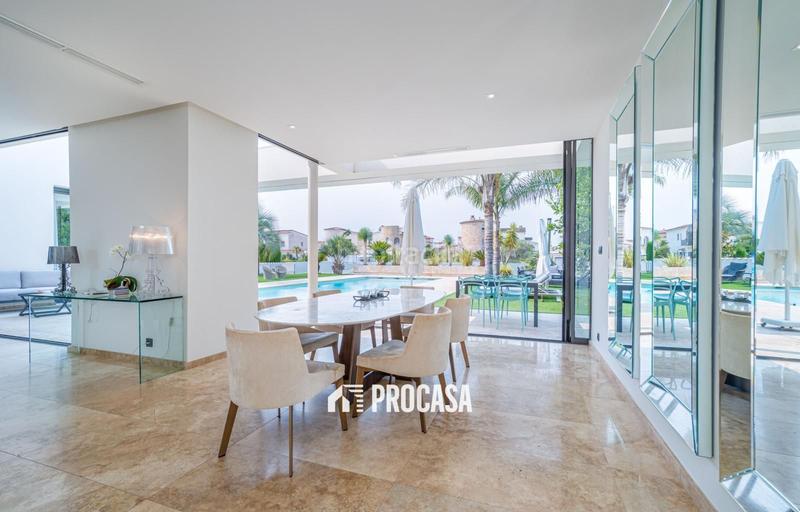 Foto f9c513f6-90ca-4556-9b65-7cb9e859b90e. Xalet amb calefacció aparcament piscina a Peni Empuriabrava