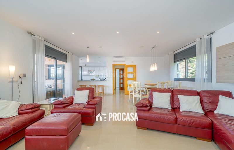 Foto bc4b05c0-0ac6-41c1-b559-ea22e0b78478. Chalet lujosa casa a pocos metros del centro de palausaverdera en Palau-saverdera