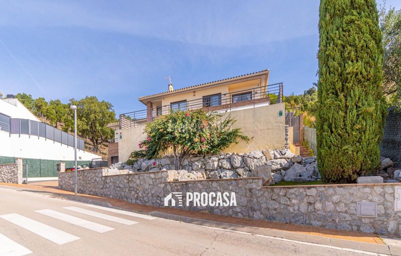 Foto c07b28a2-1e8c-48f4-8590-019d2779b16b. Chalet lujosa casa a pocos metros del centro de palausaverdera en Palau-saverdera