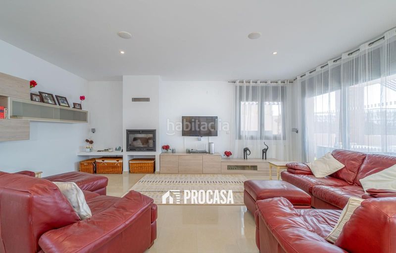 Foto cb7674ef-d36d-48be-934b-f9f9a3604459. Chalet lujosa casa a pocos metros del centro de palausaverdera en Palau-saverdera
