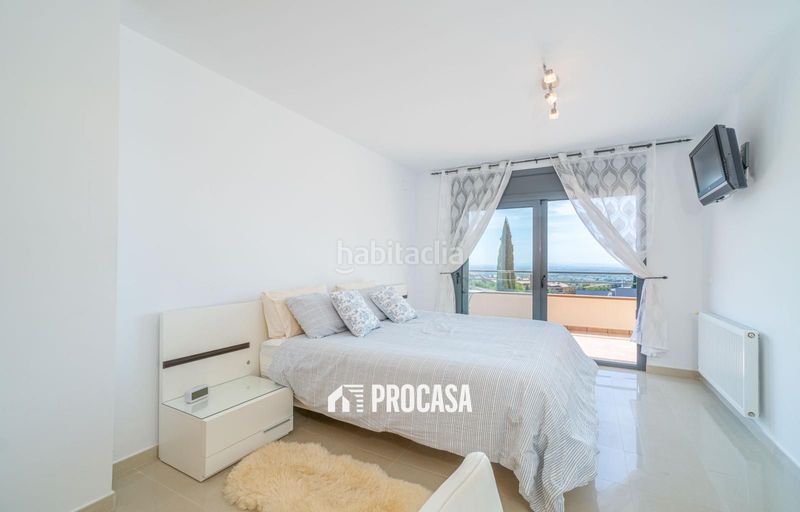 Foto dfda8516-b7fa-4c83-9b38-fa29f5058fcd. Chalet lujosa casa a pocos metros del centro de palausaverdera en Palau-saverdera