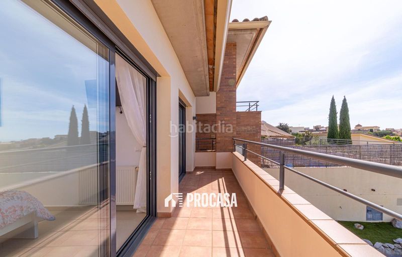 Foto e4ee64f8-5f8d-4a26-adb8-97ab040a589b. Chalet lujosa casa a pocos metros del centro de palausaverdera en Palau-saverdera