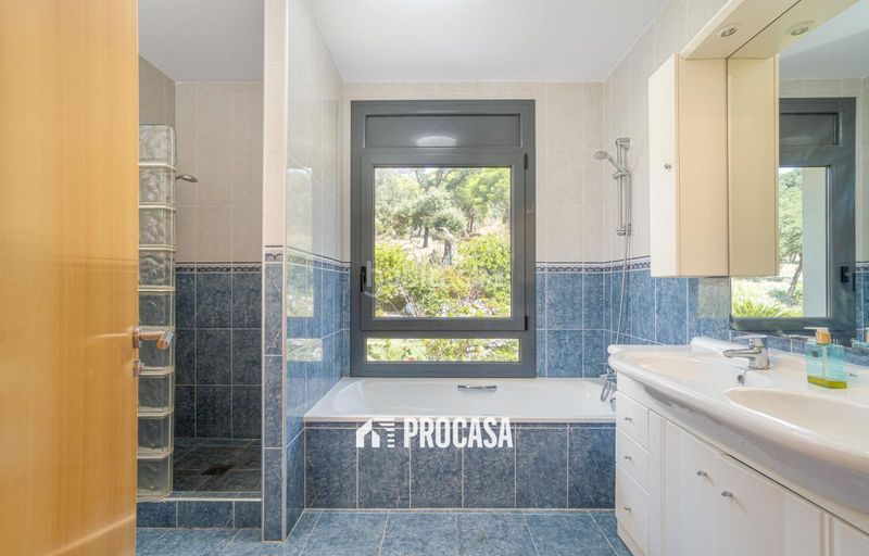 Foto fe347e48-3c73-4b94-acb1-5314eedd0607. Chalet lujosa casa a pocos metros del centro de palausaverdera en Palau-saverdera