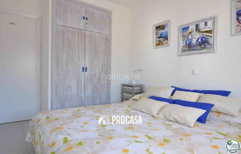 Foto 58f1afc6-bfea-4256-933b-bb5cfcdc5794. Piso apartamento en 1.línea de mar con licencia turística en Roses