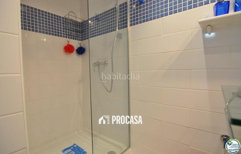 Foto 6d20d157-f171-4222-abac-7ddc3ee9d2a0. Piso apartamento en 1.línea de mar con licencia turística en Roses