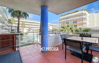 Piso  Del port canigo. Apartamento renovado con terraza, piscina y licencia turística e