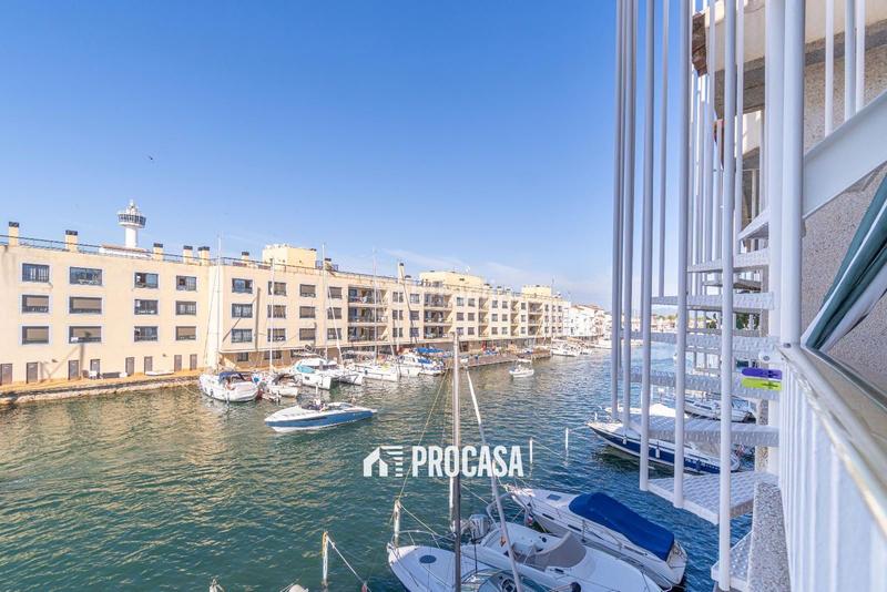 Foto 2a18b9a6-b385-4c96-92a1-7ceff1c6fc47. Etagenwohnung mit parking in Port Grec - Port Moxó Empuriabrava