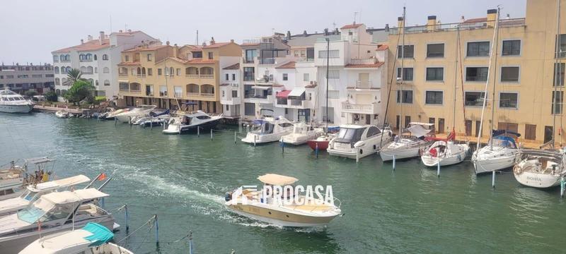 Foto 82c30535-163c-484c-a770-c985f3244fea. Etagenwohnung mit parking in Port Grec - Port Moxó Empuriabrava