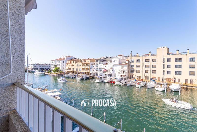 Foto 857e0c6c-3458-49ae-be71-7ef30332e564. Etagenwohnung mit parking in Port Grec - Port Moxó Empuriabrava