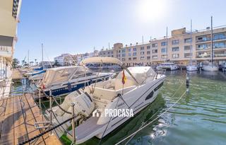 Chalet  Port moxo. Casa nueva 15 m de amarre antes de los puentes en empuriabrava