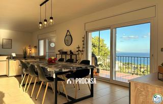 Pis  Abat oliva. Apartamento reformado con vistas panorámicas al mar en super fen