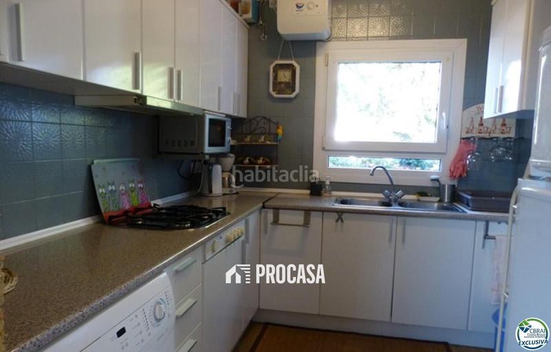 Foto 93e822e8-1128-4789-871c-17cee161a2e1. Pis amb aparcament a Carmençó Empuriabrava