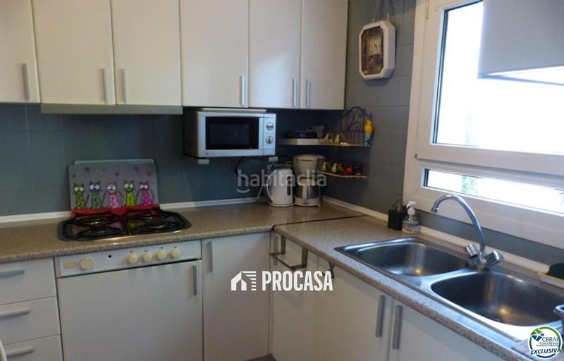 Foto d36f0151-ae7d-421e-9e05-371fe39e2e36. Pis amb aparcament a Carmençó Empuriabrava