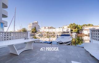 Chalet  De la cala fonda. Casa completamente reformada al canal con amarre en santa margar