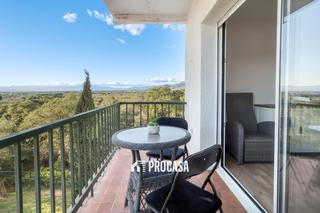 Pis  Roma. Piso reformado en zona tranquila de mas oliva  roses