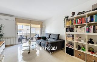 Pis  Ensanche. Apartamento moderno en el centro de roses