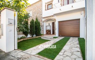 Chalet  Sant maurici. Casa luminosa con terrazas al sur y garaje en empuriabrava