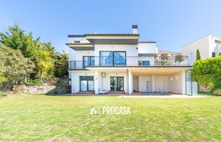 Chalet  Muntanyeta. Villa contemporánea con vistas al mar y a la montaña