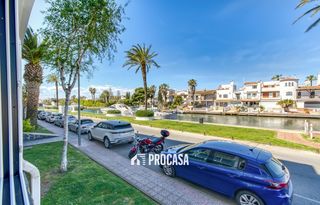 Etagenwohnung  Poblat típic. Estudio planta baja con vista al canal, empuriabrava